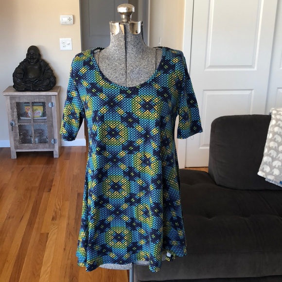 LuLaRoe Tops - NWOT LULAROE BLUE YELLOW AND GREEN TOP